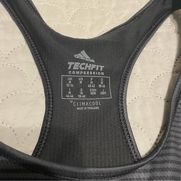 Adidas Medium Black Striped Sports Bra in Excellent Condition - Picture 2 of 3